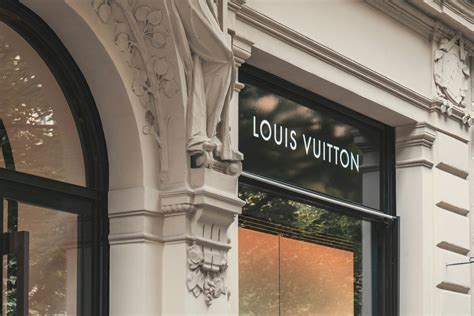 Tendenze moda, Louis Vuitton festeggia 10 anni di direzione 